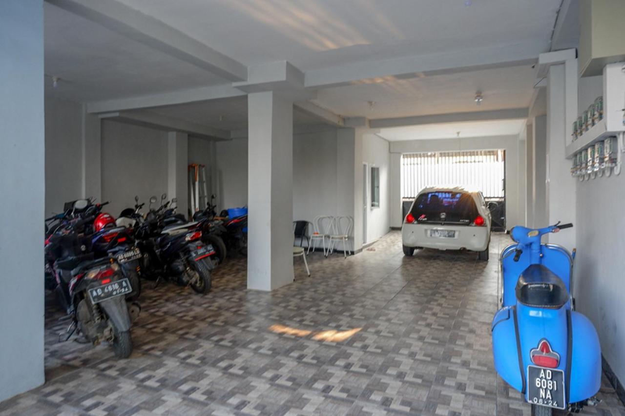 Reddoorz Near Jalan Adi Sucipto Solo Hotel Exterior photo
