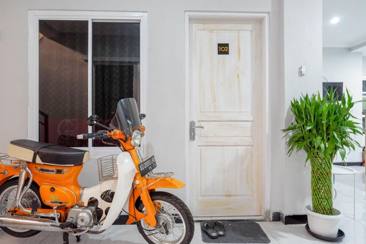 Reddoorz Near Jalan Adi Sucipto Solo Hotel Exterior photo