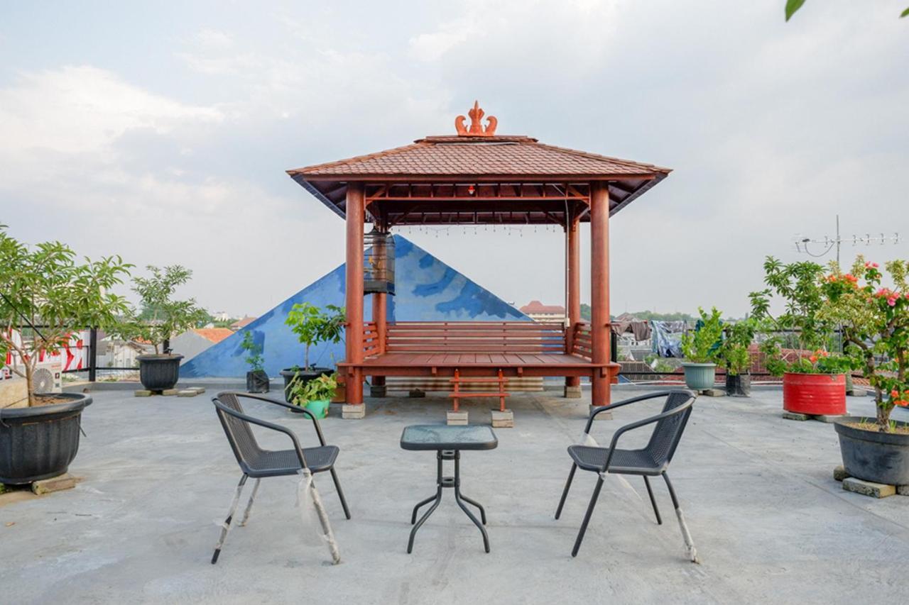 Reddoorz Near Jalan Adi Sucipto Solo Hotel Exterior photo